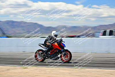 media/Mar-25-2024-Moto Forza (Mon) [[8d4319bd68]]/4-Novice Group/Session 4 Front Straight Speed Pans/